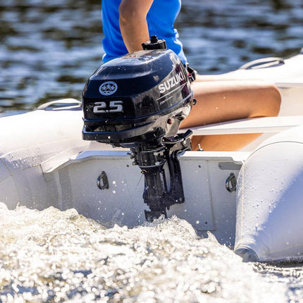 Suzuki 2.5 HP on Dinghy